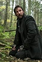 Noah Wyle in Falling Skies (2011)