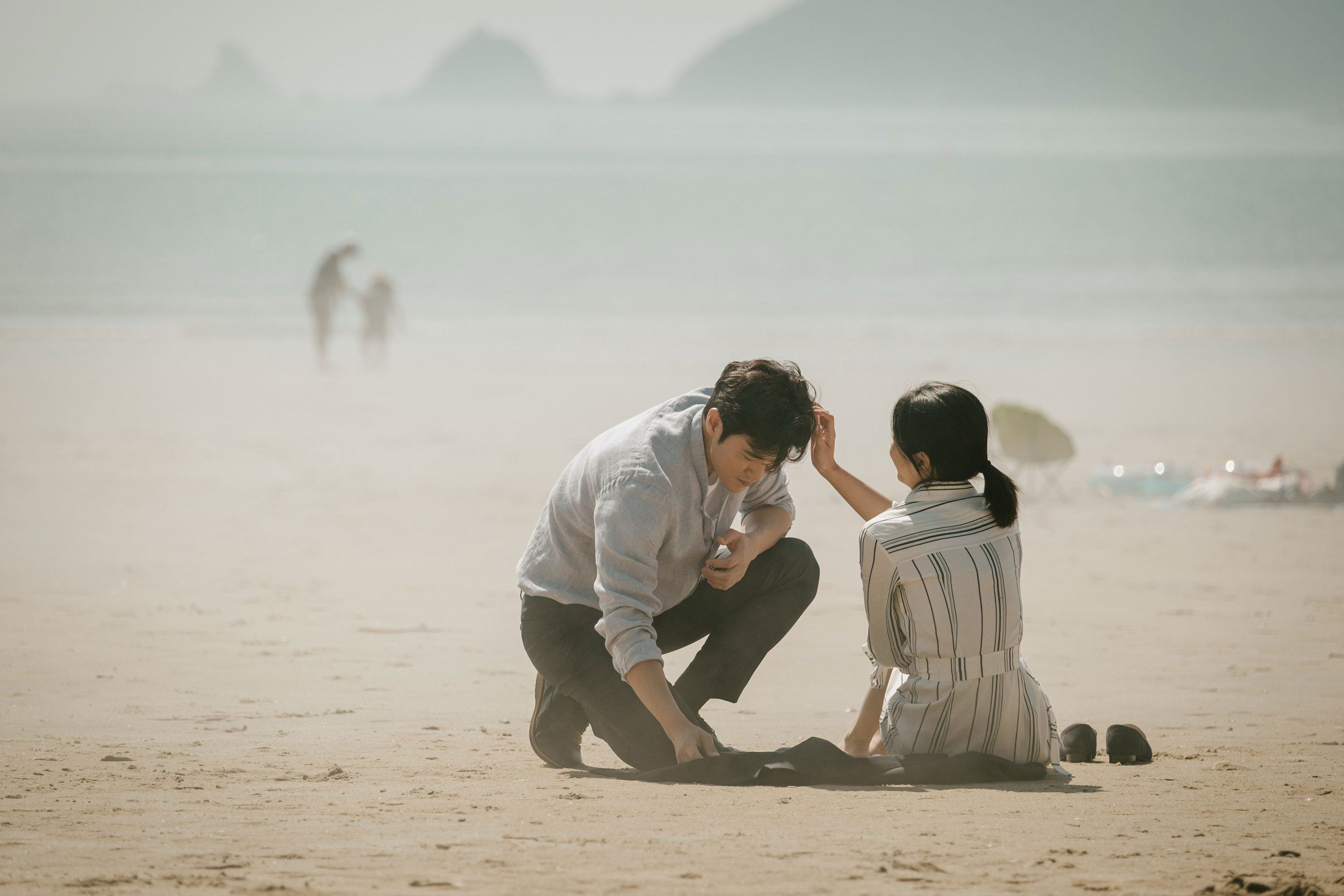 Kim Kang-woo and Seo Ye-ji in Recalled (2021)