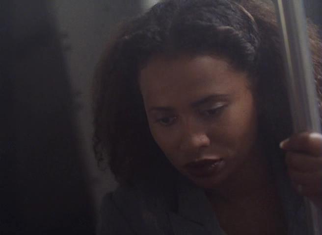 Lisa Nicole Carson in Aftershock: Earthquake in New York (1999)