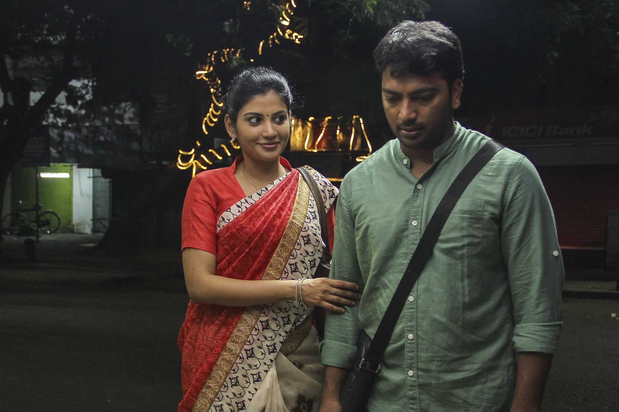 Kalaiyarasan and Sshivada in Adhe Kangal (2017)