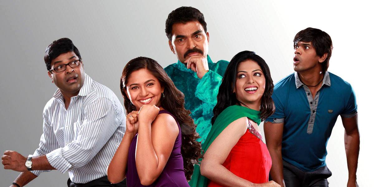 Sayaji Shinde, Ketki Dave, Bharat Jadhav, Smita Shewale, Siddharth Jadhav, and Mrunmayee Deshpande in Dham Dhoom (2013)