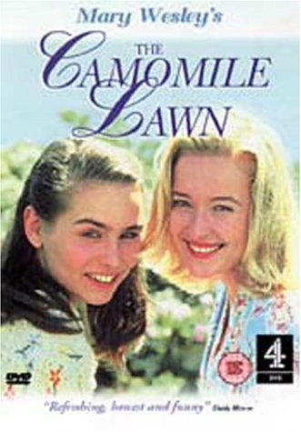 Jennifer Ehle and Tara Fitzgerald in The Camomile Lawn (1992)