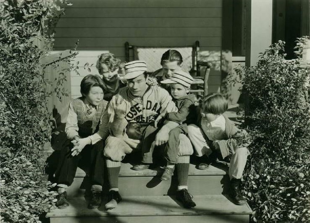 Joe E. Brown, Ginger Connolly, George Ernest, and Dickie Moore in Fireman, Save My Child! (1932)