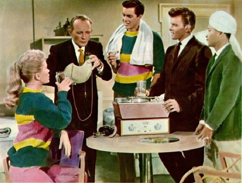 Richard Beymer, Bing Crosby, Tuesday Weld, Fabian, and Patrick Adiarte in High Time (1960)