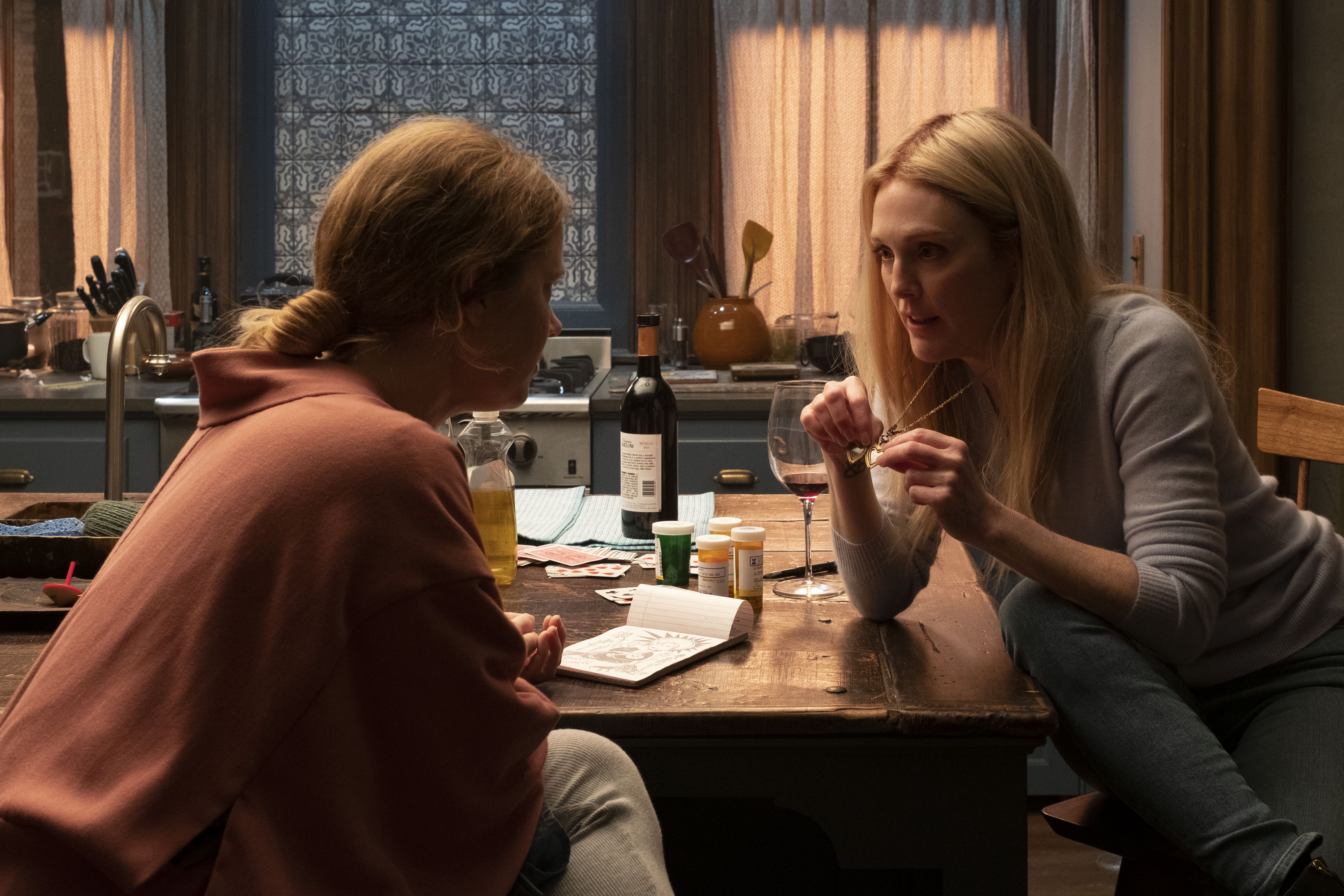 Julianne Moore and Amy Adams in The Woman in the Window (2021)