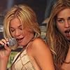 Piper Perabo and LeAnn Rimes in Coyote Ugly (2000)