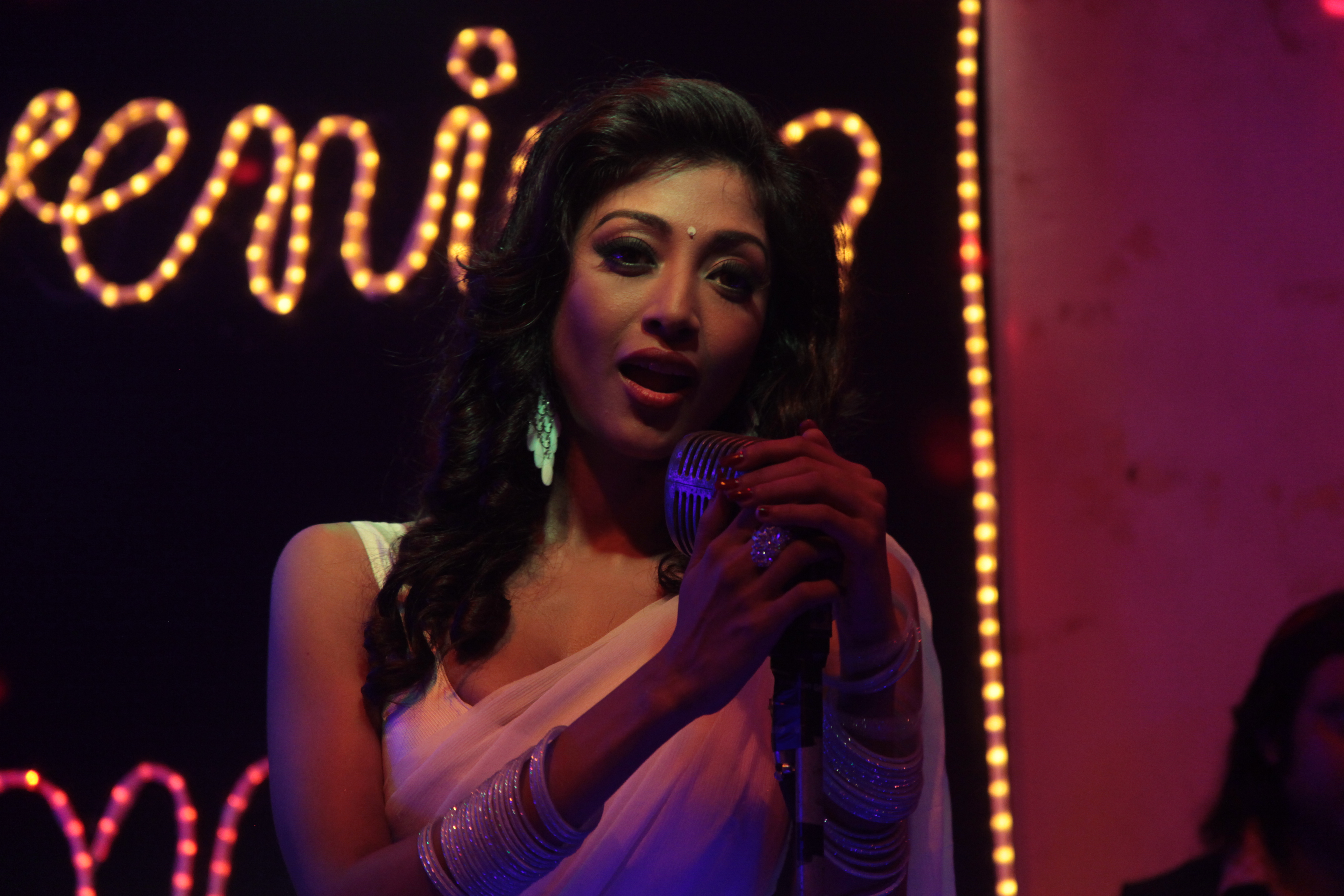 Paoli Dam in Obhishopto Nighty (2014)