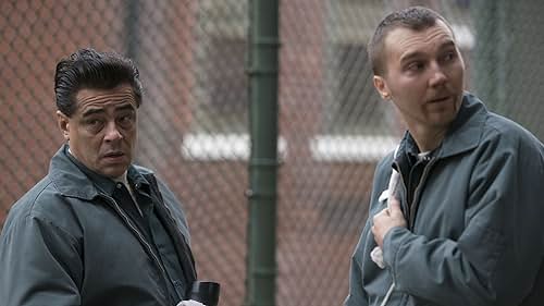 Benicio Del Toro and Paul Dano in Escape at Dannemora (2018)