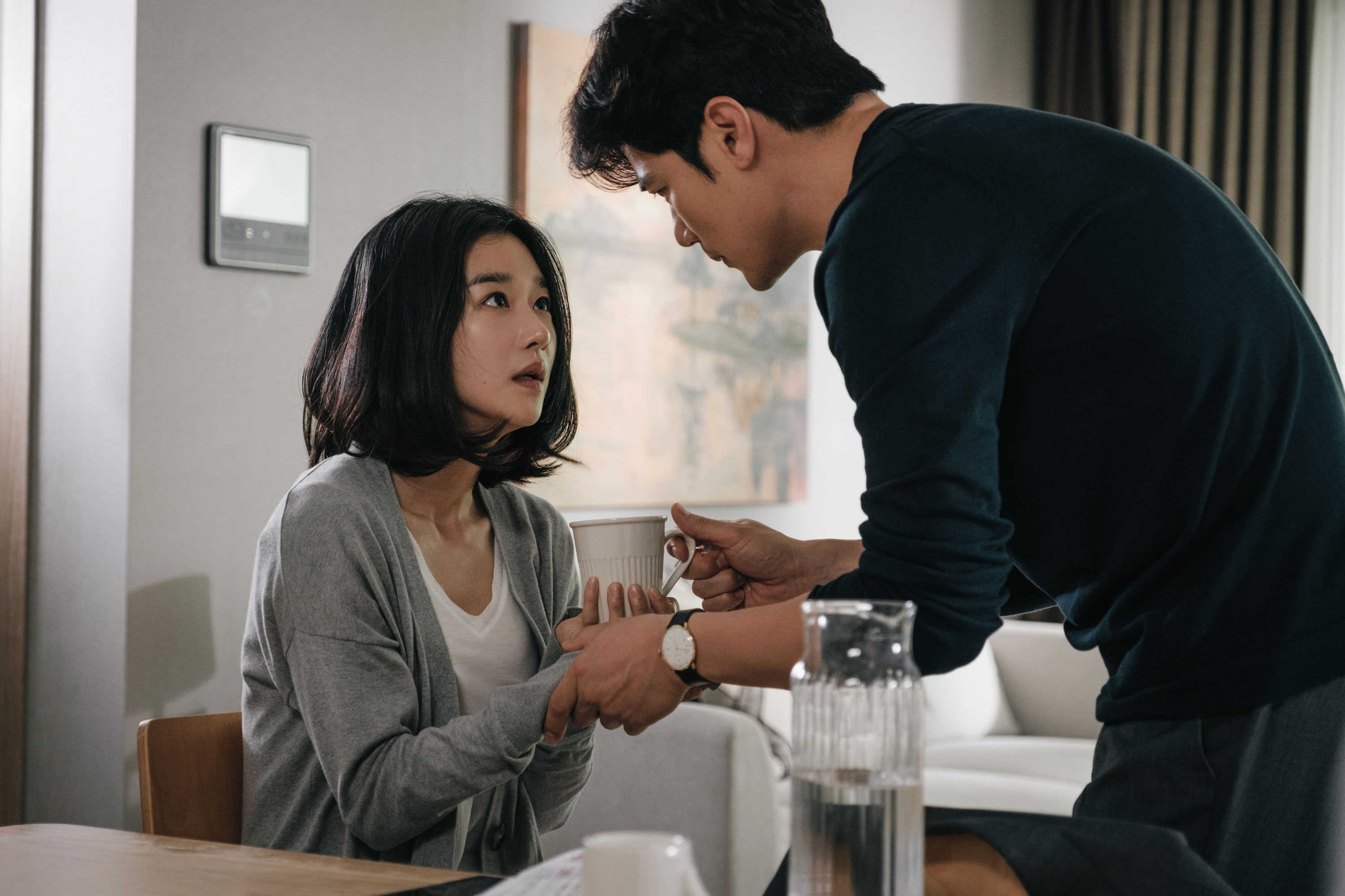 Kim Kang-woo and Seo Ye-ji in Recalled (2021)