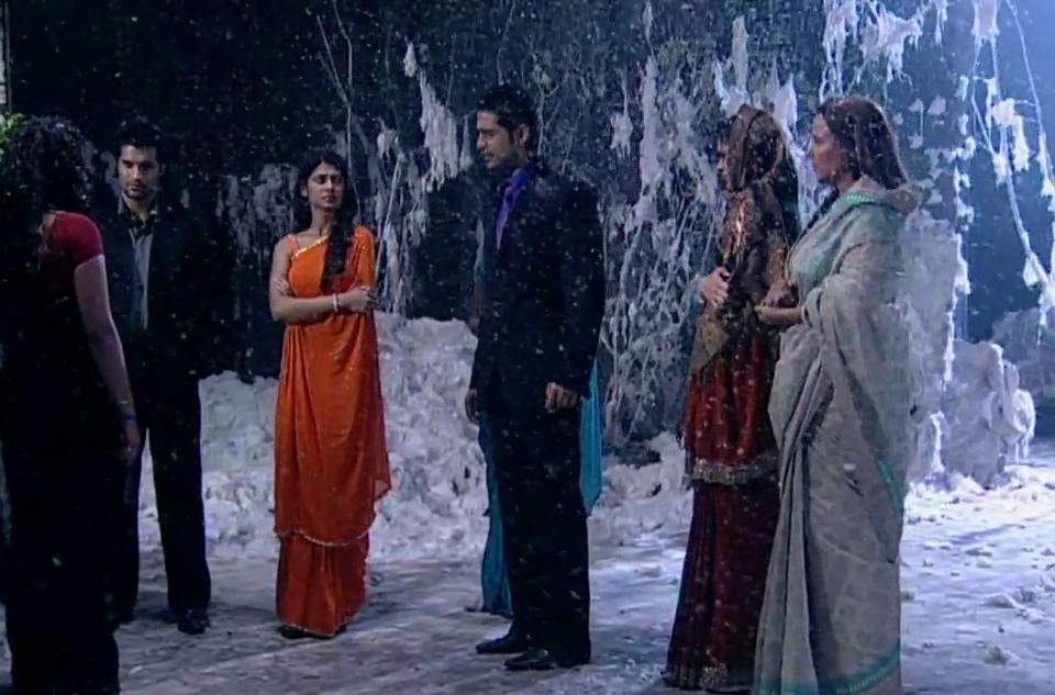 Kannu Gill, Vikas Sethi, Hiten Tejwani, and Jennifer Winget in Kasautii Zindagii Kay (2001)