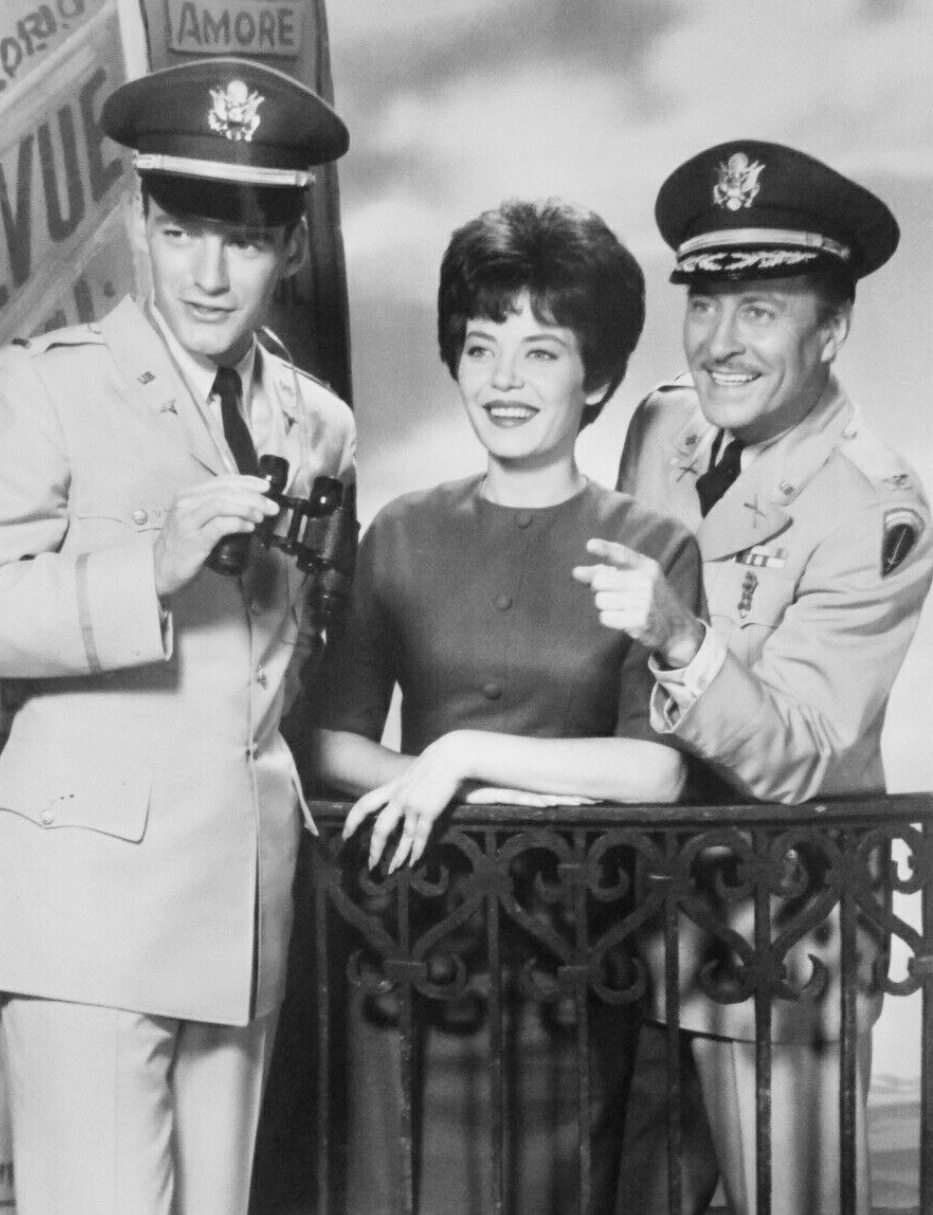 John Hubbard, Linda Lawson, and Josh Peine in Don't Call Me Charlie (1962)