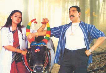 Kamal Haasan and Simran in Pammal K. Sambandam (2002)