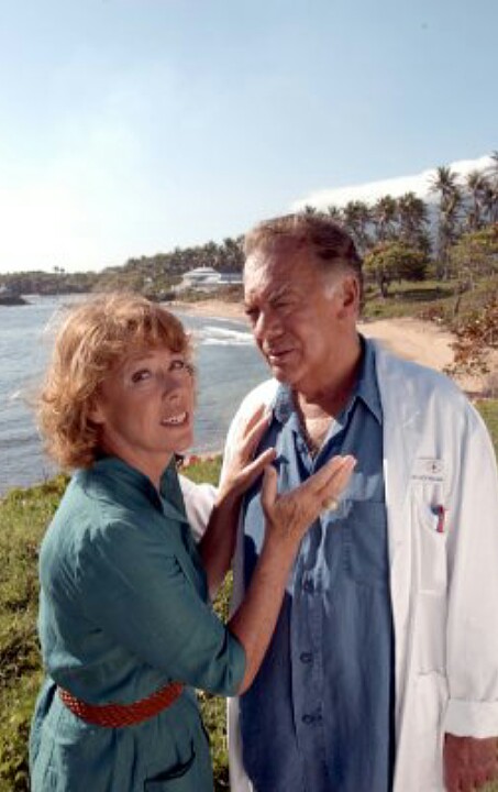 Gaby Dohm and Klausjürgen Wussow in Klinik unter Palmen (1996)