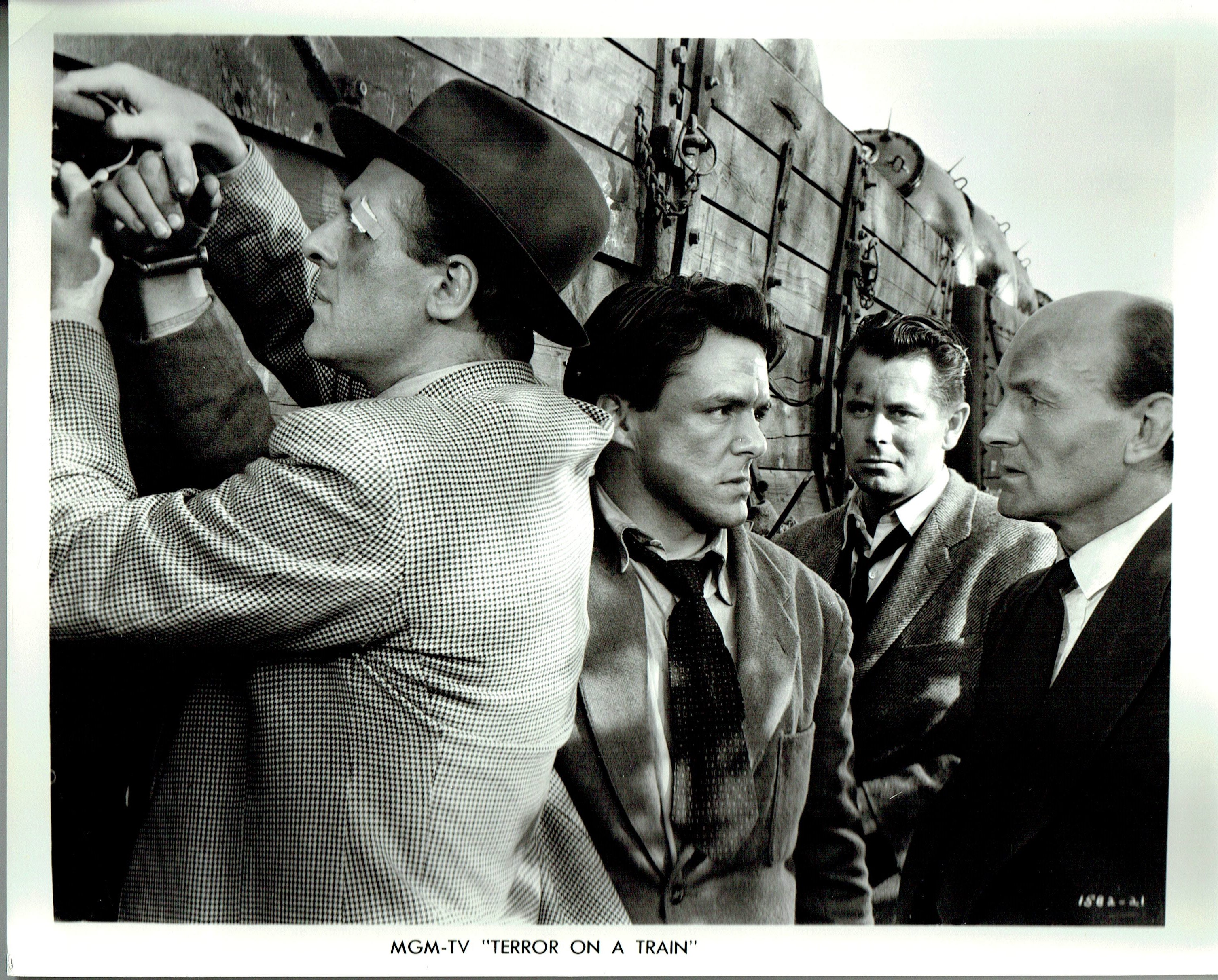 Glenn Ford, Maurice Denham, John Horsley, and Victor Maddern in Terror on a Train (1953)