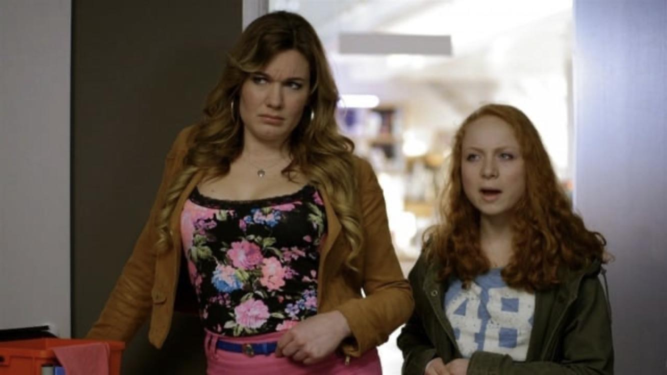 Valerie Pos and Marlijn Weerdenburg in Danni Lowinski (2013)