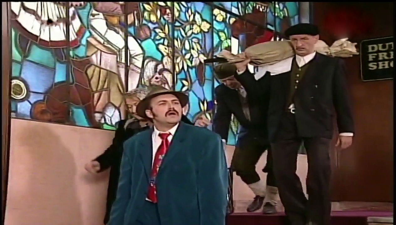 Branimir Brstina, Dunja Cince, Nikola Simic, and Predrag Smiljkovic in Porodicno blago (1998)