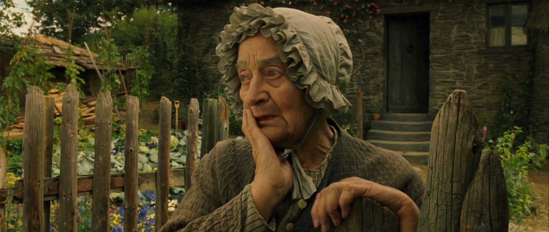 Liz Smith in Oliver Twist (2005)