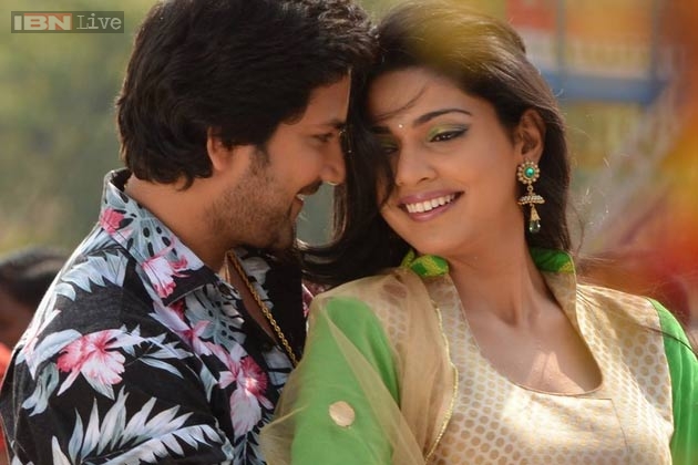 Aniket Vishwasrao and Pooja Sawant in Poshter Boyz (2014)