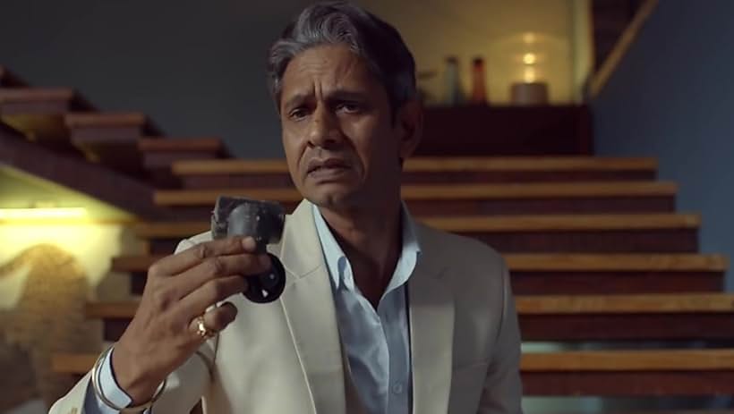 Vijay Raaz in Lootcase (2020)