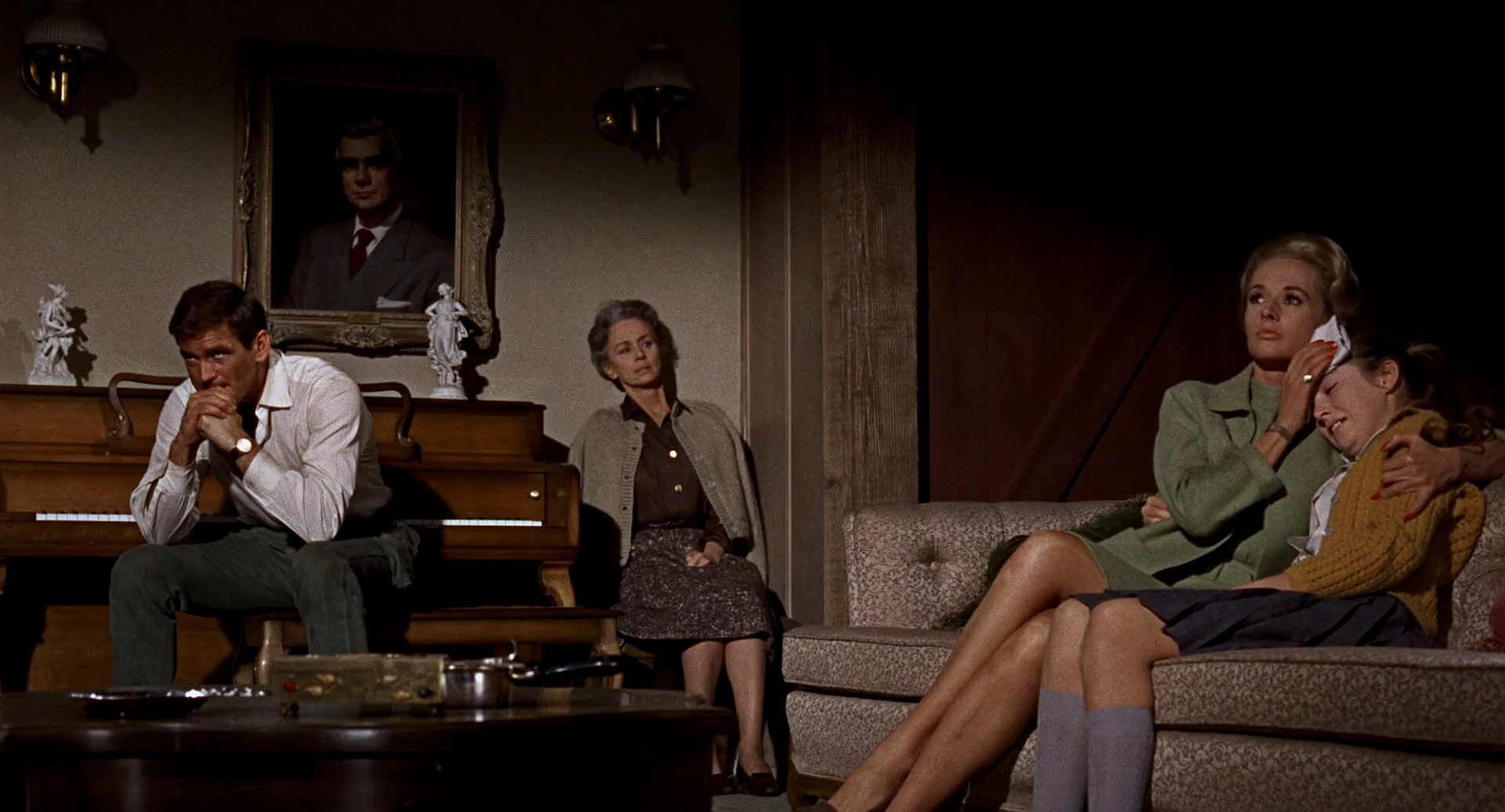 Veronica Cartwright, Tippi Hedren, Jessica Tandy, and Rod Taylor in The Birds (1963)