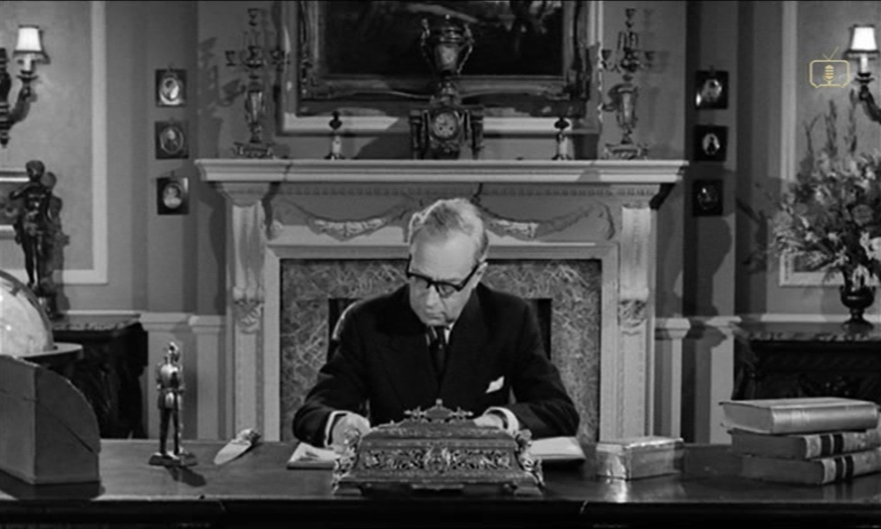 Edgar Lustgarten in The Square Mile Murder (1961)