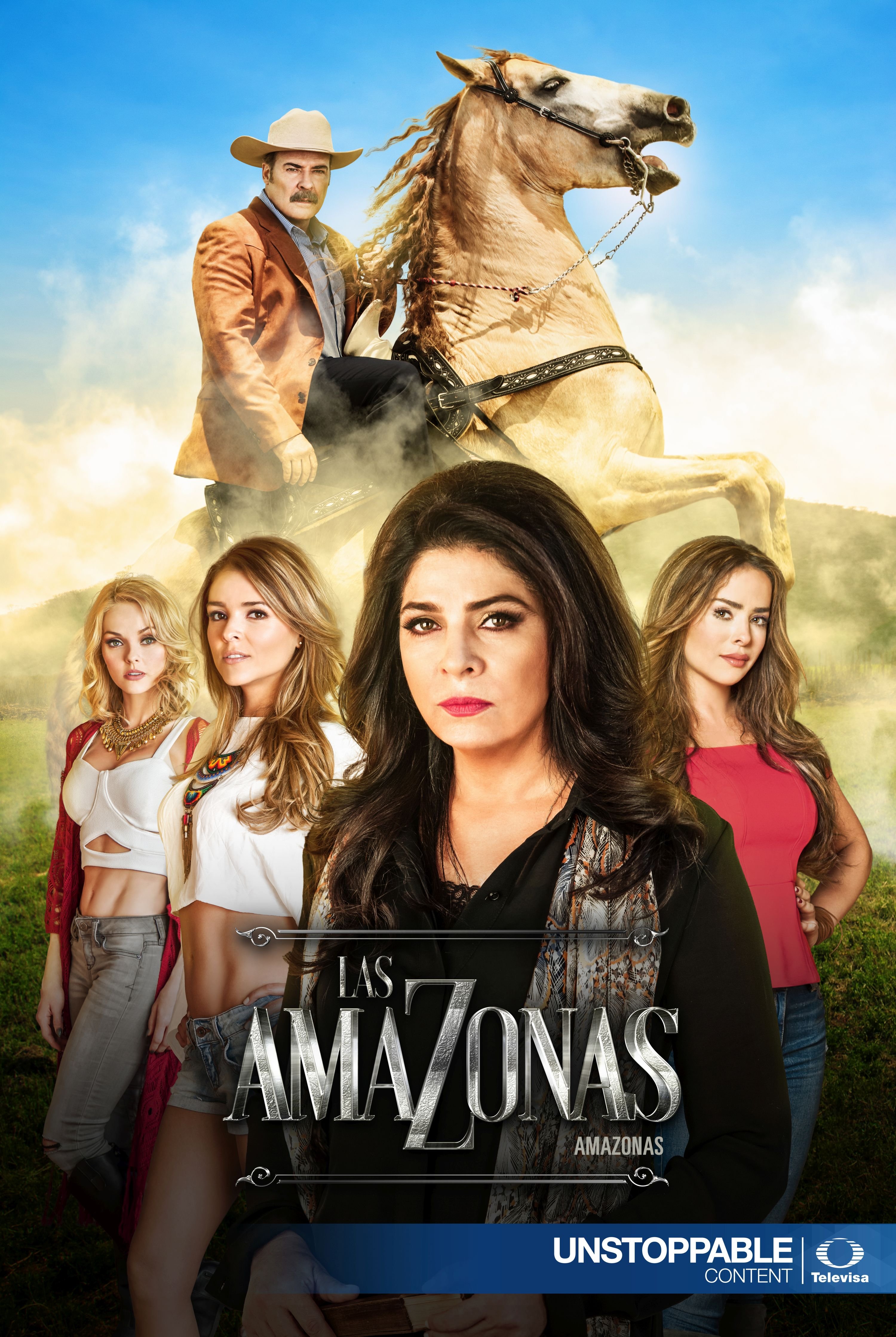 Danna García, Victoria Ruffo, César Évora, Grettell Valdez, and Mariluz Bermúdez in Amazonas (2016)