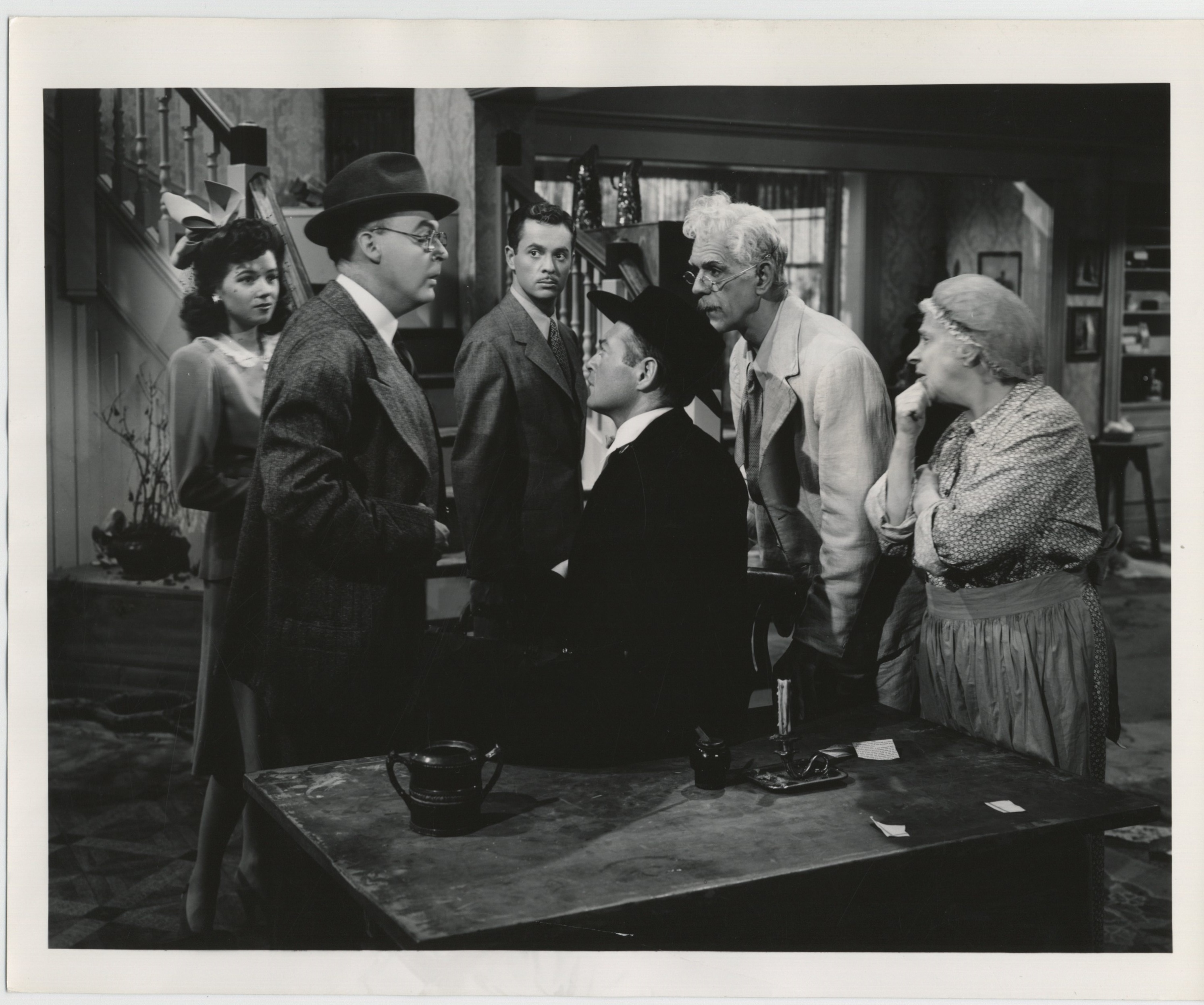 Peter Lorre, Boris Karloff, Don Beddoe, Jeff Donnell, Maude Eburne, and Larry Parks in The Boogie Man Will Get You (1942)