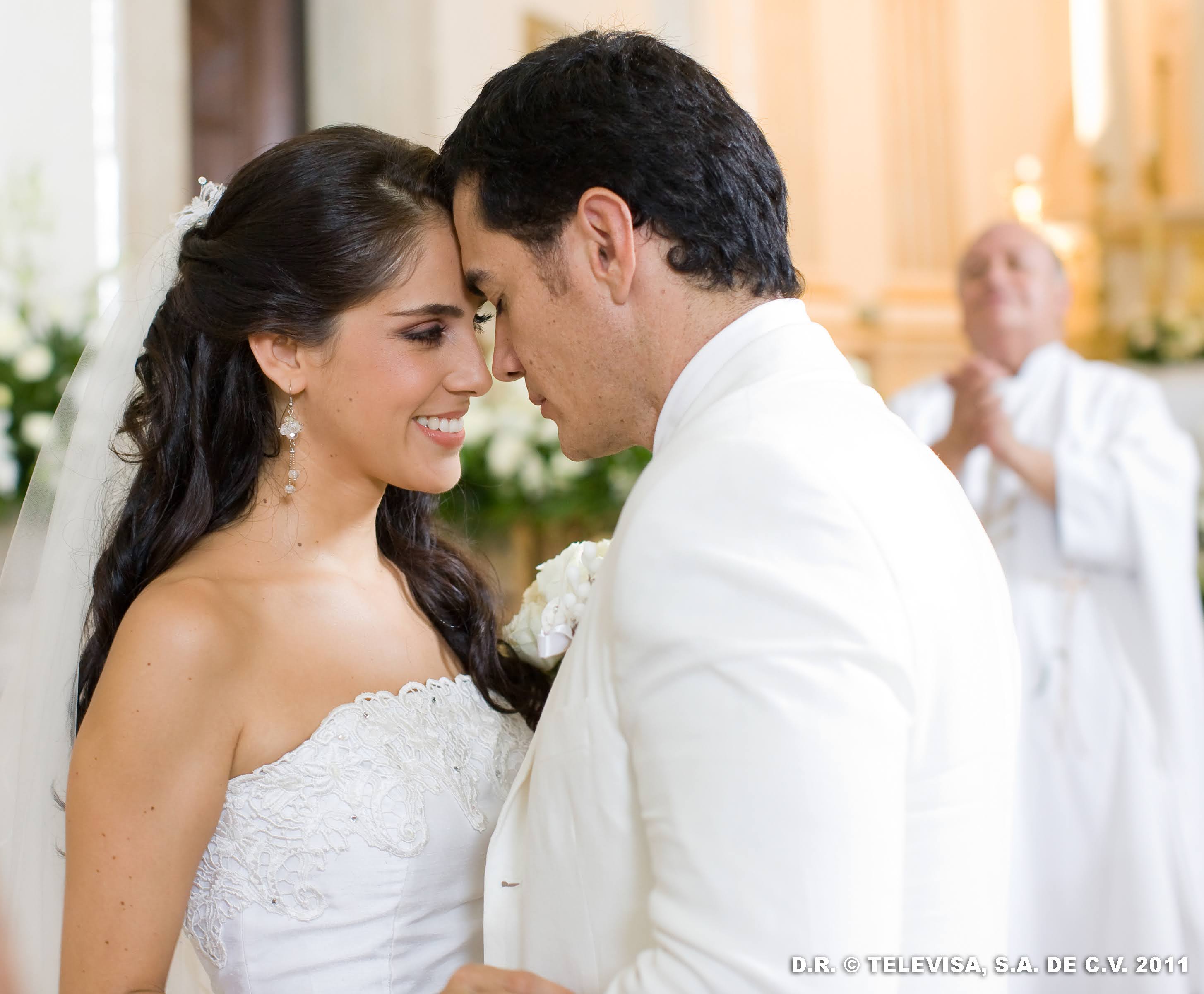 Sandra Echeverría and David Zepeda in The Power of Destiny (2011)