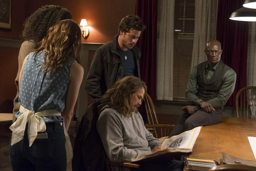 Jason Lewis, Peter Mensah, Sarah Ramos, Parisa Fitz-Henley, and François Arnaud in Midnight, Texas (2017)