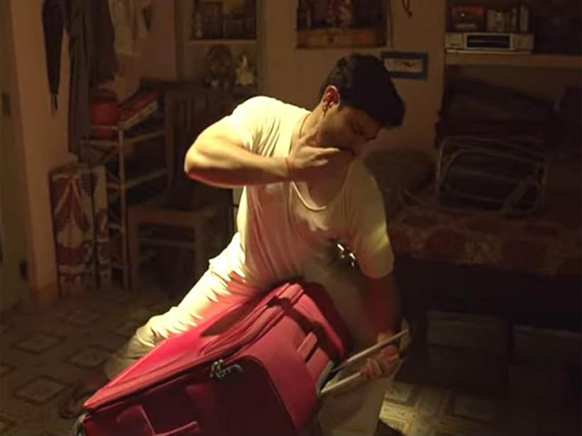 Kunal Kemmu in Lootcase (2020)