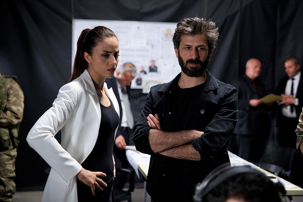 Ushan Çakir and Deniz Barut in 44.Bölüm Final (2019)