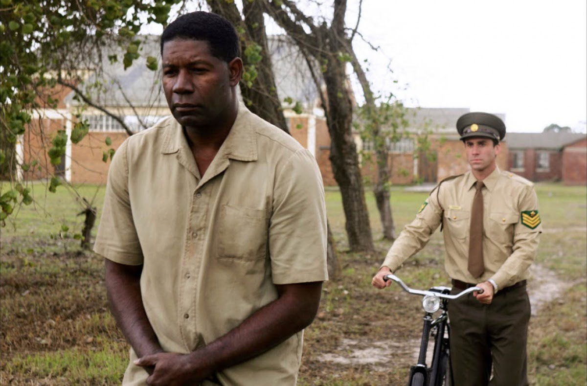 Joseph Fiennes and Dennis Haysbert in Goodbye Bafana (2007)