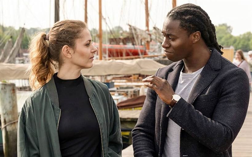 Eugene Boateng and Katharina Schlothauer in Der Flensburg-Krimi: Wechselspiele (2024)