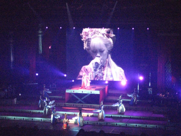 File:Ayumi Hamasaki in concert, April 2007.jpg