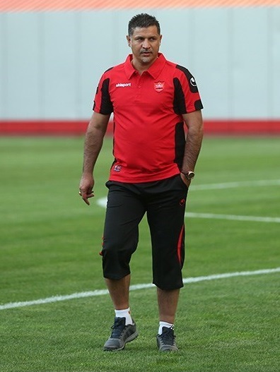 File:Ali Daei in Persepolis training.jpg