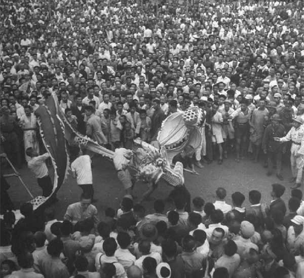 File:3 September 1945 - Chungking Victory Parade Dragon.jpg