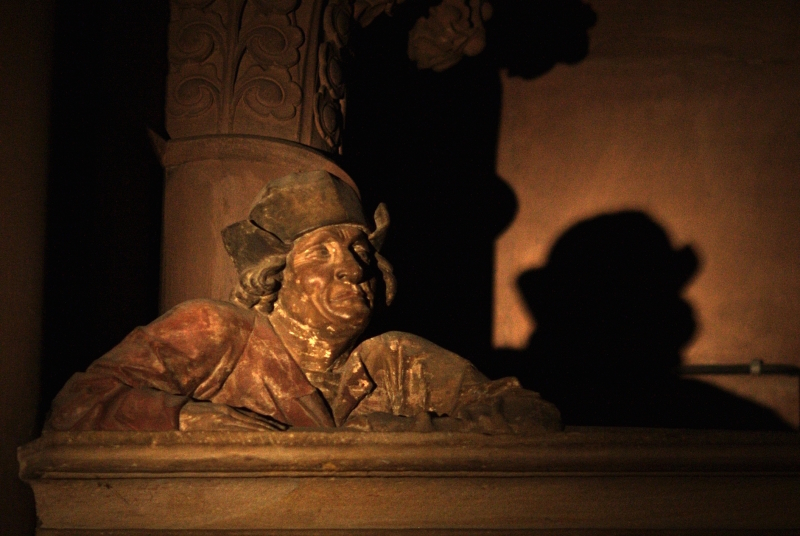 File:Strasbourg Cathedrale homme balustrade.jpg