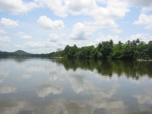 File:Tiwai Island River.jpg