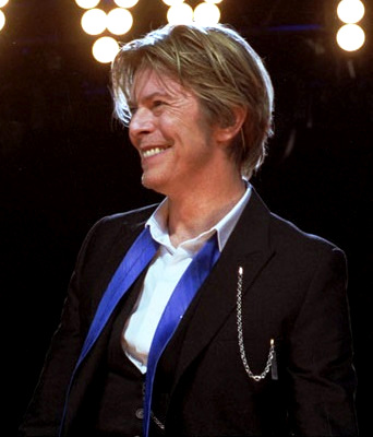 File:David-Bowie Chicago 2002-08-08 photoby Adam-Bielawski-cropped.jpg