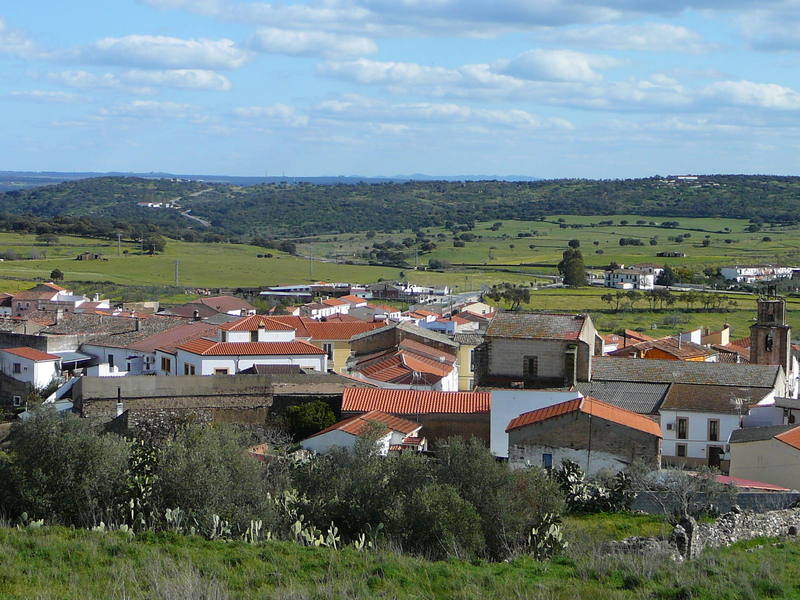 File:Vista de Piedras Albas.jpg