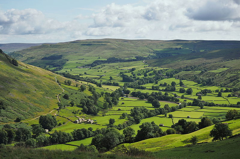 File:2015 Swaledale from Kisdon Hill.jpg