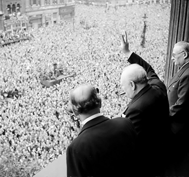 File:Churchill waves to crowds.jpg