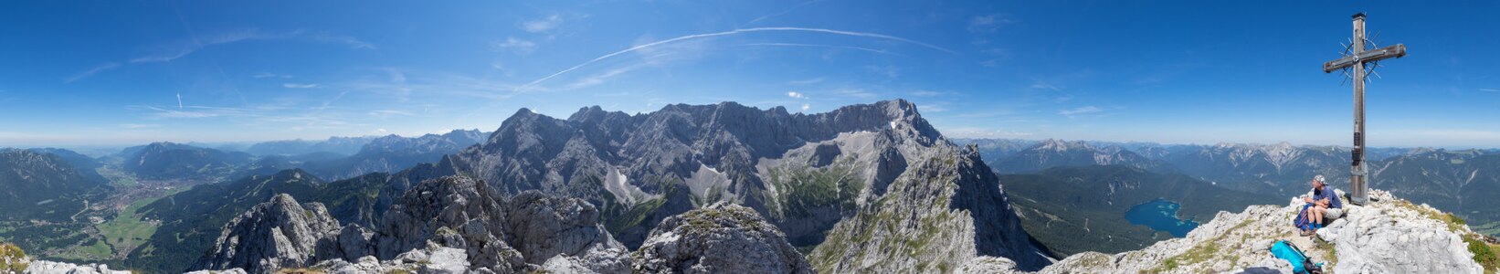 Wettersteingebirge mit Alpspitze und Jubiläumsgrat über dem Höllental (im Panorama vom Grossen Waxenstein)