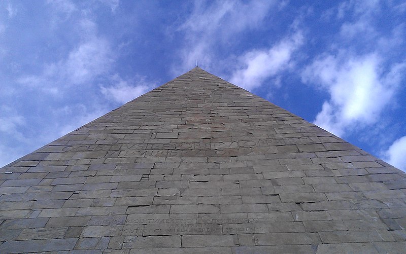 File:Pyramid of Cestius top detail.jpg