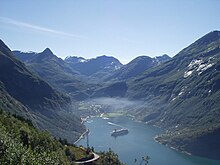 Geiranger from Oernesvingen2.jpg