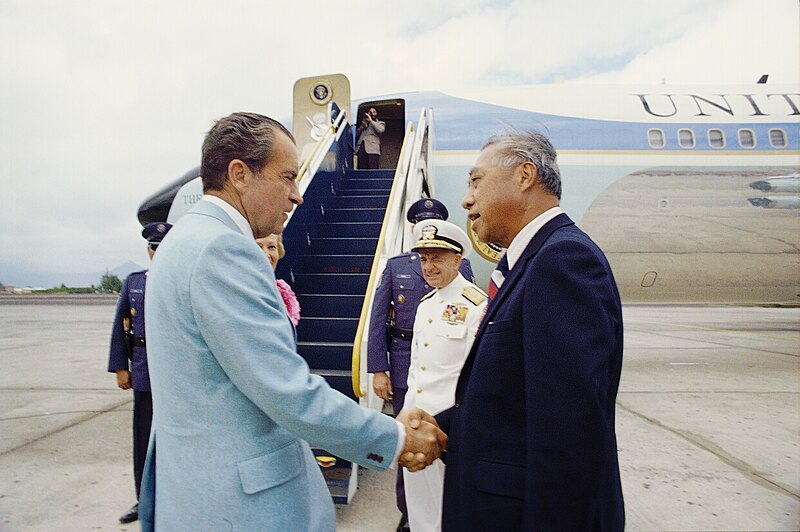 File:Richard Nixon greets Hiram Fong.jpg