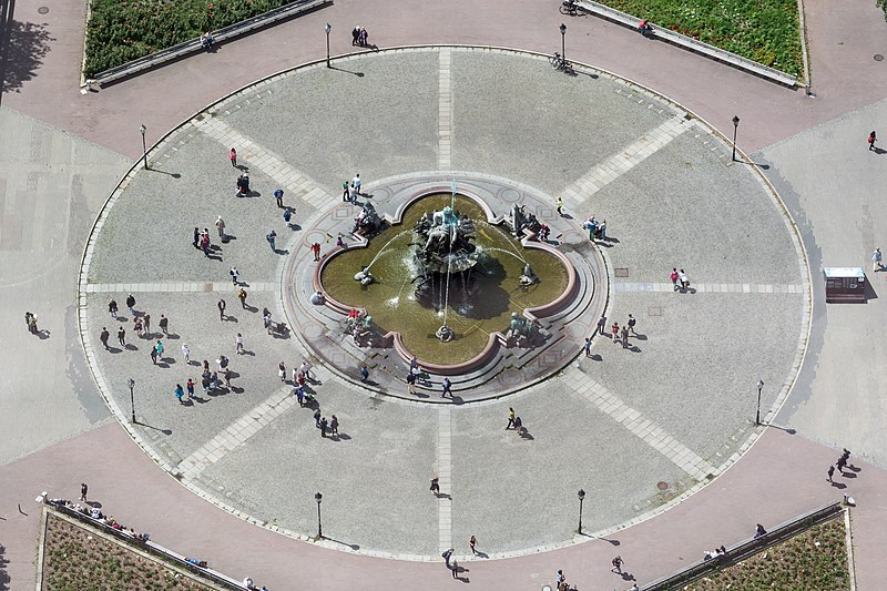 File:Neptunbrunnen (Berlin-Mitte).Blick vom Fernsehturm.2.09011281.ajb.jpg