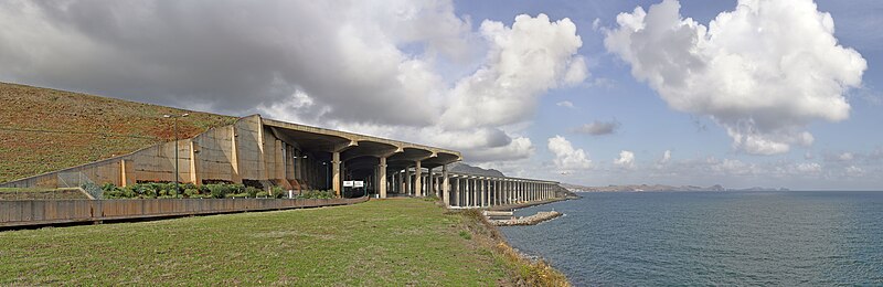 File:Madeira Airport Runway RB.jpg