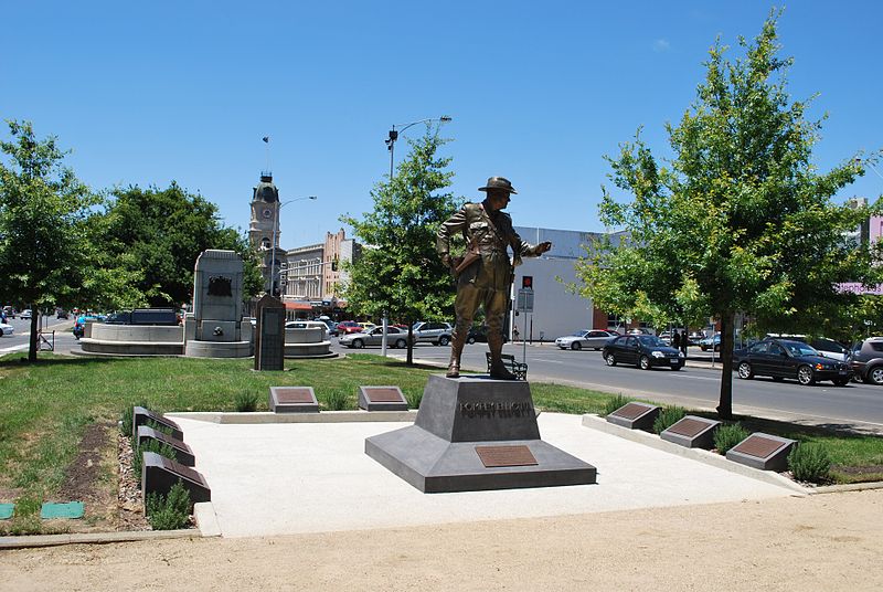 File:Ballarat Pompey Elliott Statue 002.JPG