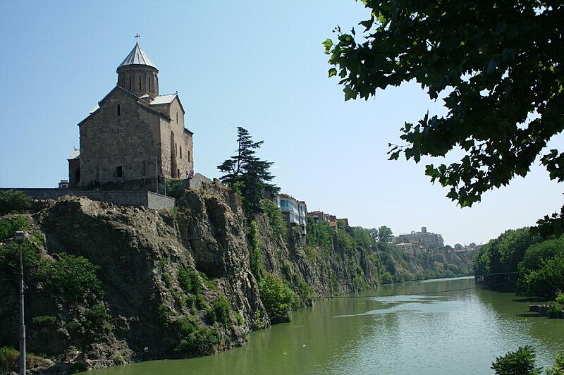 File:Eglise Metekhi et riviere Mtkvari.jpg